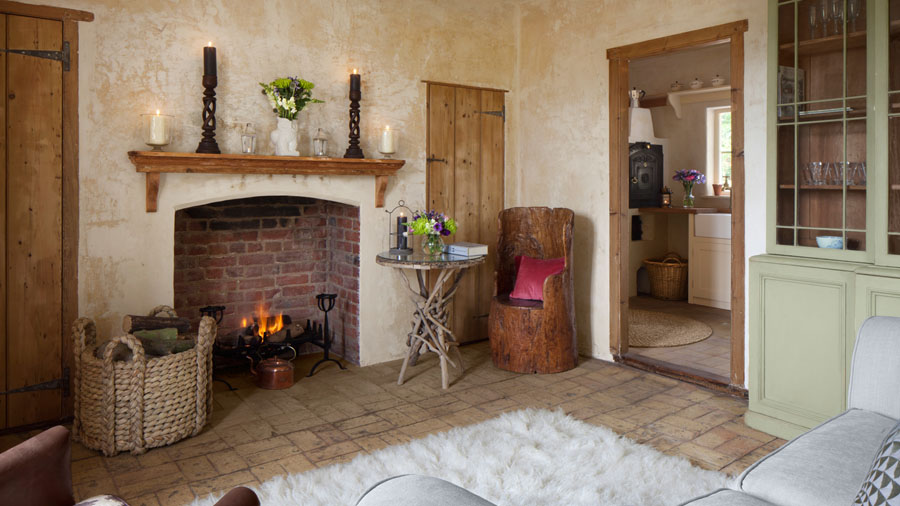 Маленькая дача в Англии посреди леса | 10 фото-7