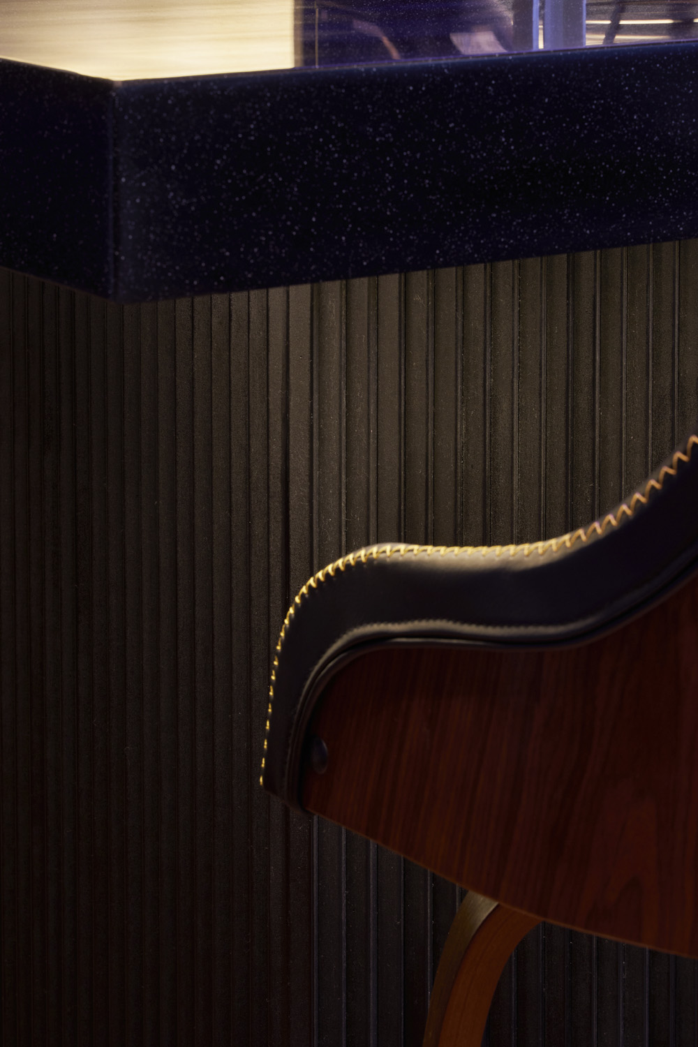 照明点睛，20 坪现代酒吧的精致氛围-9