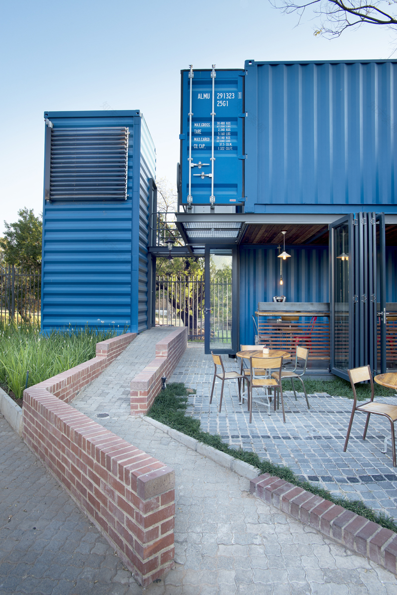 集装箱里的绿色咖啡空间-21