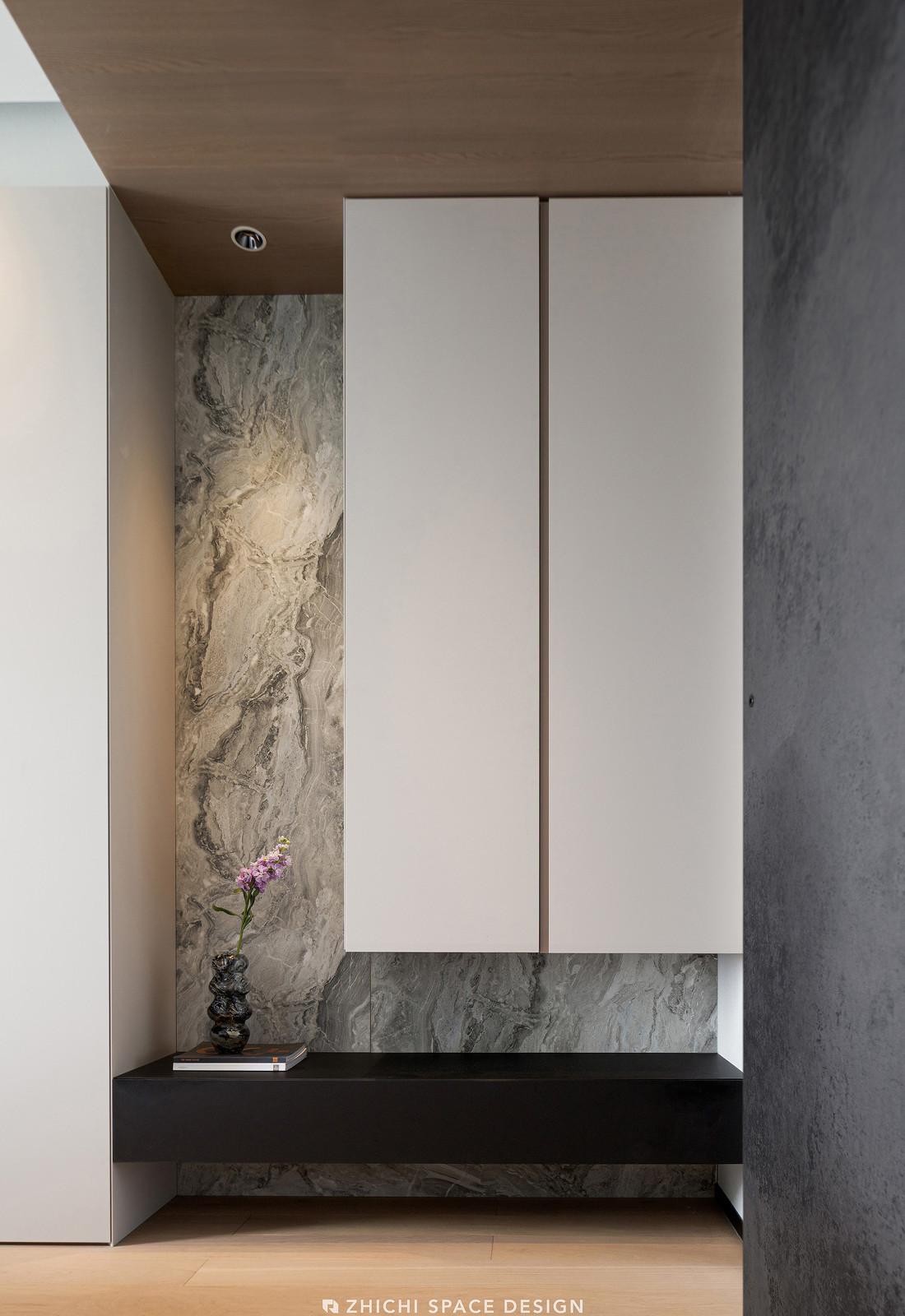 意式极简下的温暖叙事:一个家的呼吸与成长-38