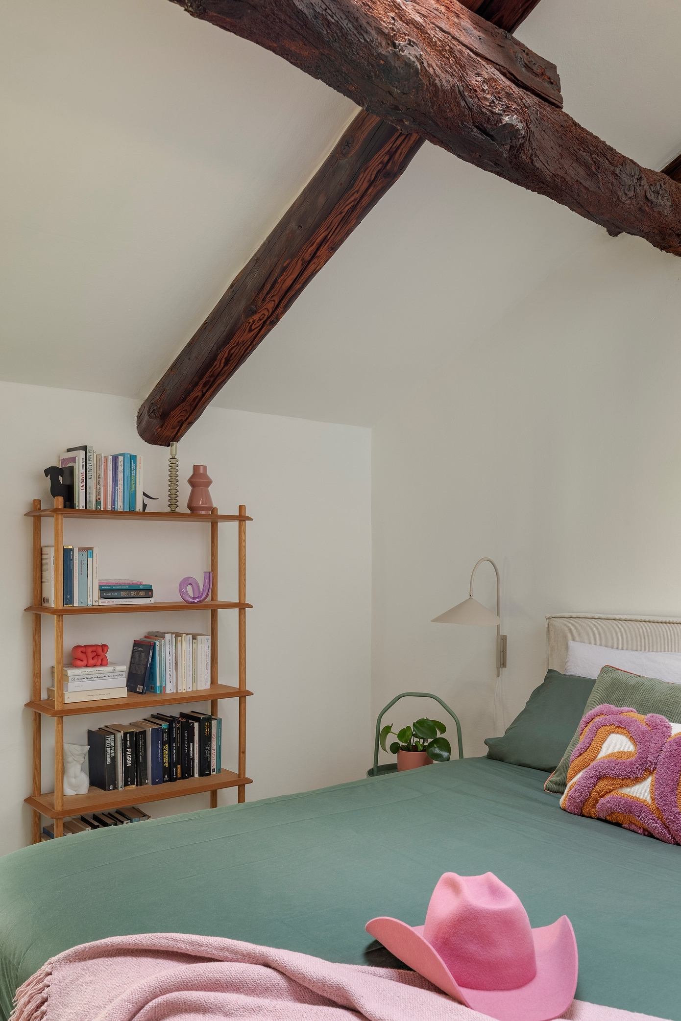 Francesca’s House: Lively Family Apartment Crafted for Digital Life-7