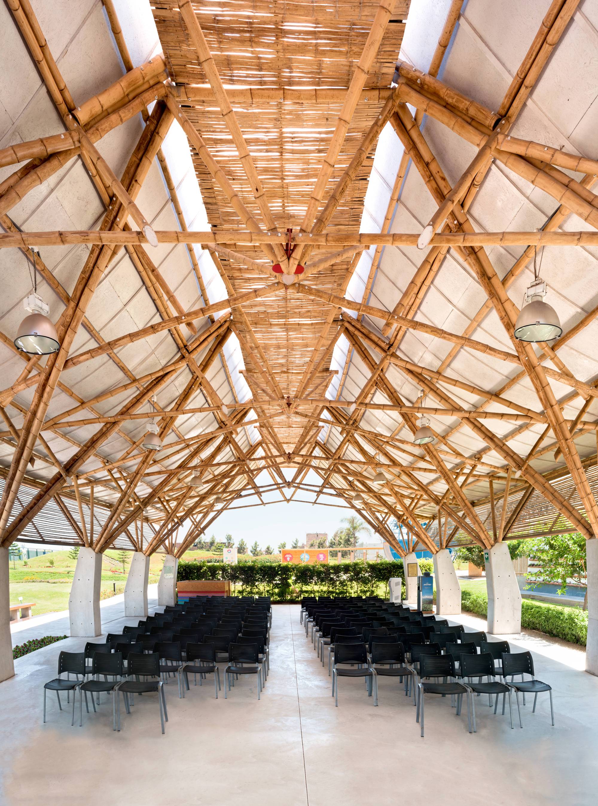 Bamboo Auditorium / Instituto de Vivienda, Urbanismo y Construcción de la USMP-14