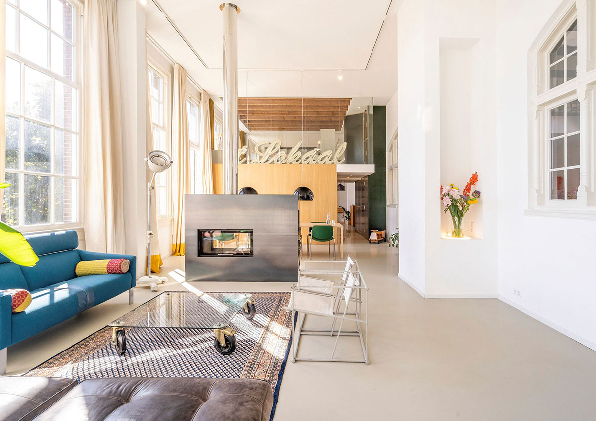 历史学校建筑改造的明亮工业风格荷兰阁楼-1