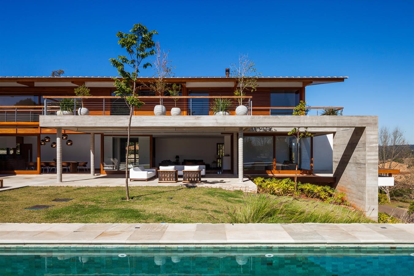 巴西 Bragança Paulista 斜坡住宅-2