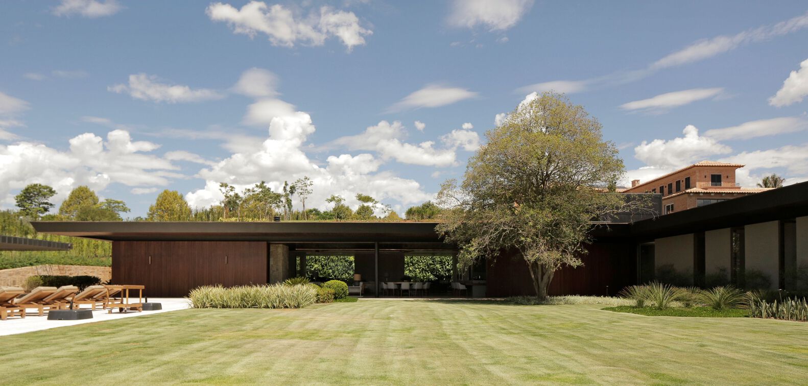 SSR Sombreiros House · 乡村绿色住宅丨巴西圣保罗-0