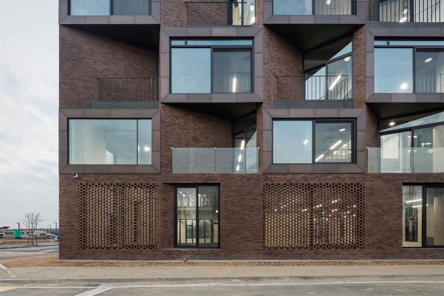 曲折红砖外立面的电影公司办公楼设计丨韩国京畿道丨戈者设计-24