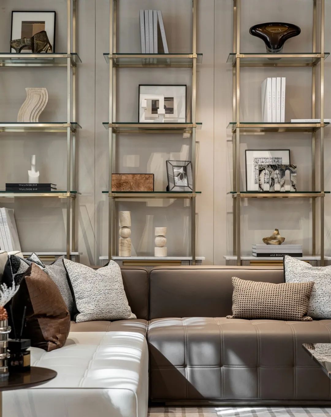 全球视野下的轻奢公寓设计丨中国上海丨HWCD 设计工作室-50