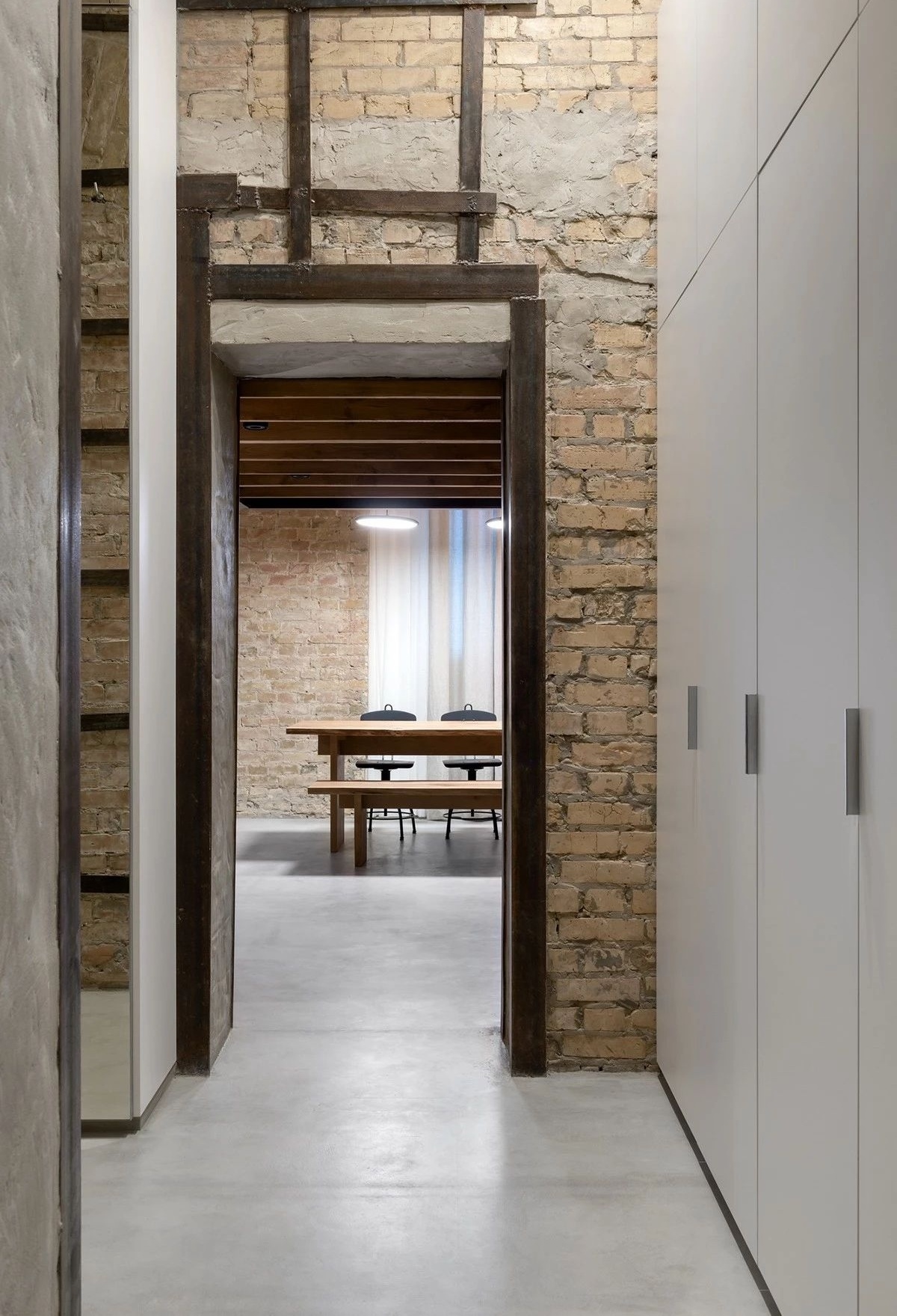 乌克兰 41㎡工业风 Loft,个性与实用兼具-18