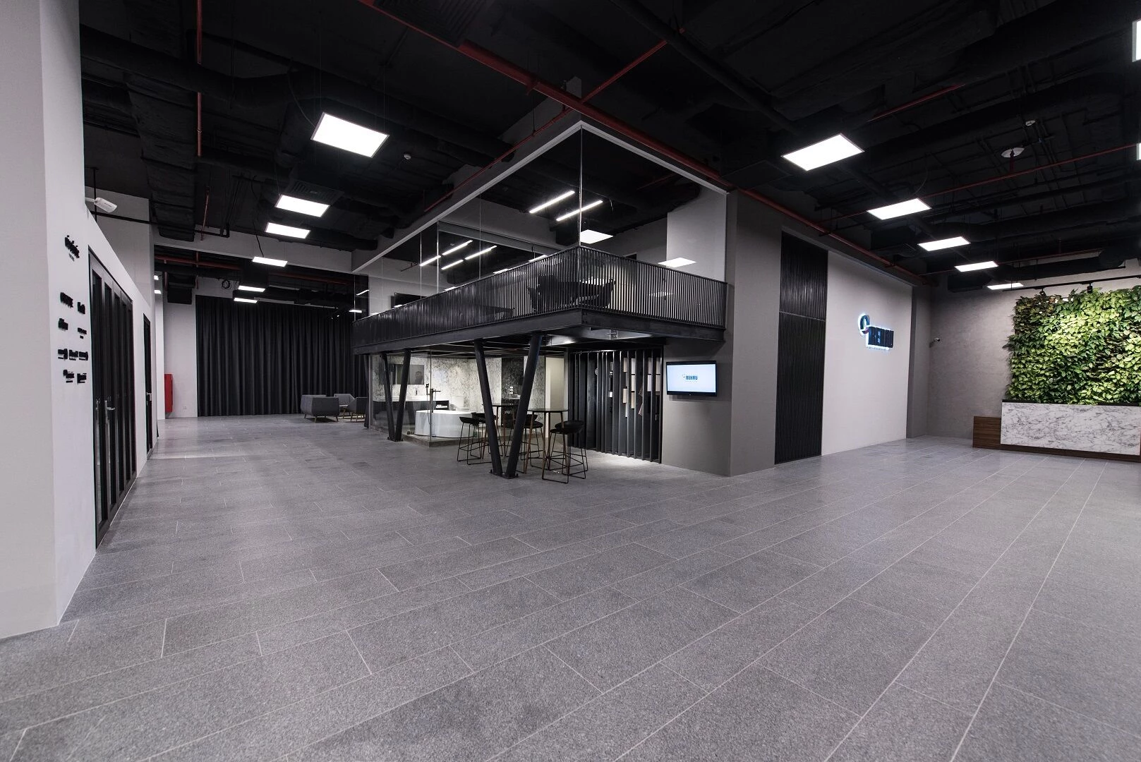 越南河内 Rehau 展示厅——创新材料展示与办公空间的完美融合-19