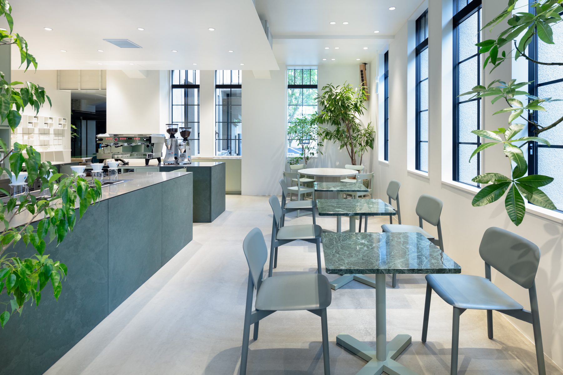 Blue Bottle Coffee Kyoto Kiyamachi Cafe | Schemata Architects / Jo Nagasaka-4