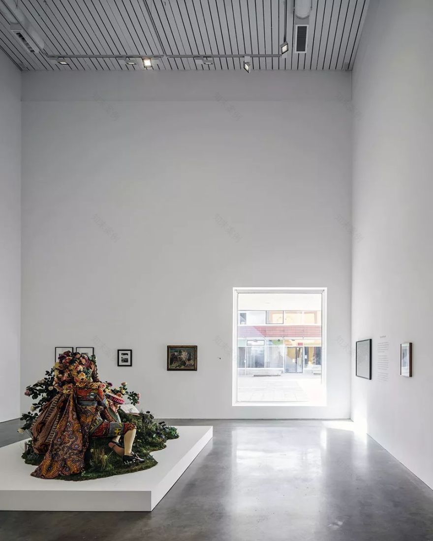 英国 MK 画廊新馆 | 不锈钢表皮与圆形大窗的融合-46