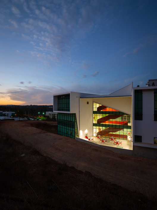 智利 PUCV 大学医学技术职业建设大楼-21