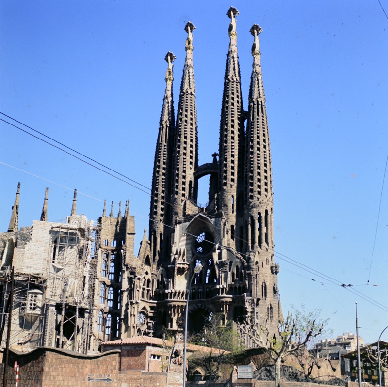 圣家赎罪堂工程续建丨西班牙巴塞罗那丨多位建筑师,如高迪,博内特等-13