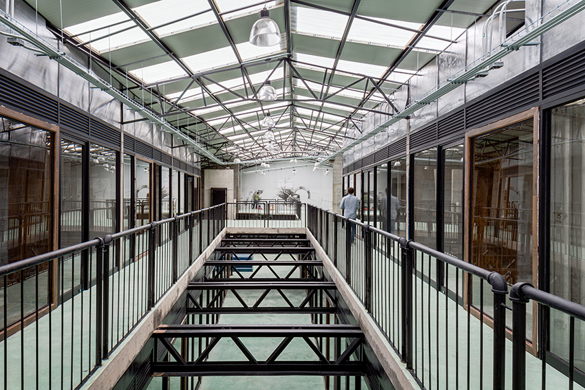 墨西哥城郊区的三角皇冠建筑-39