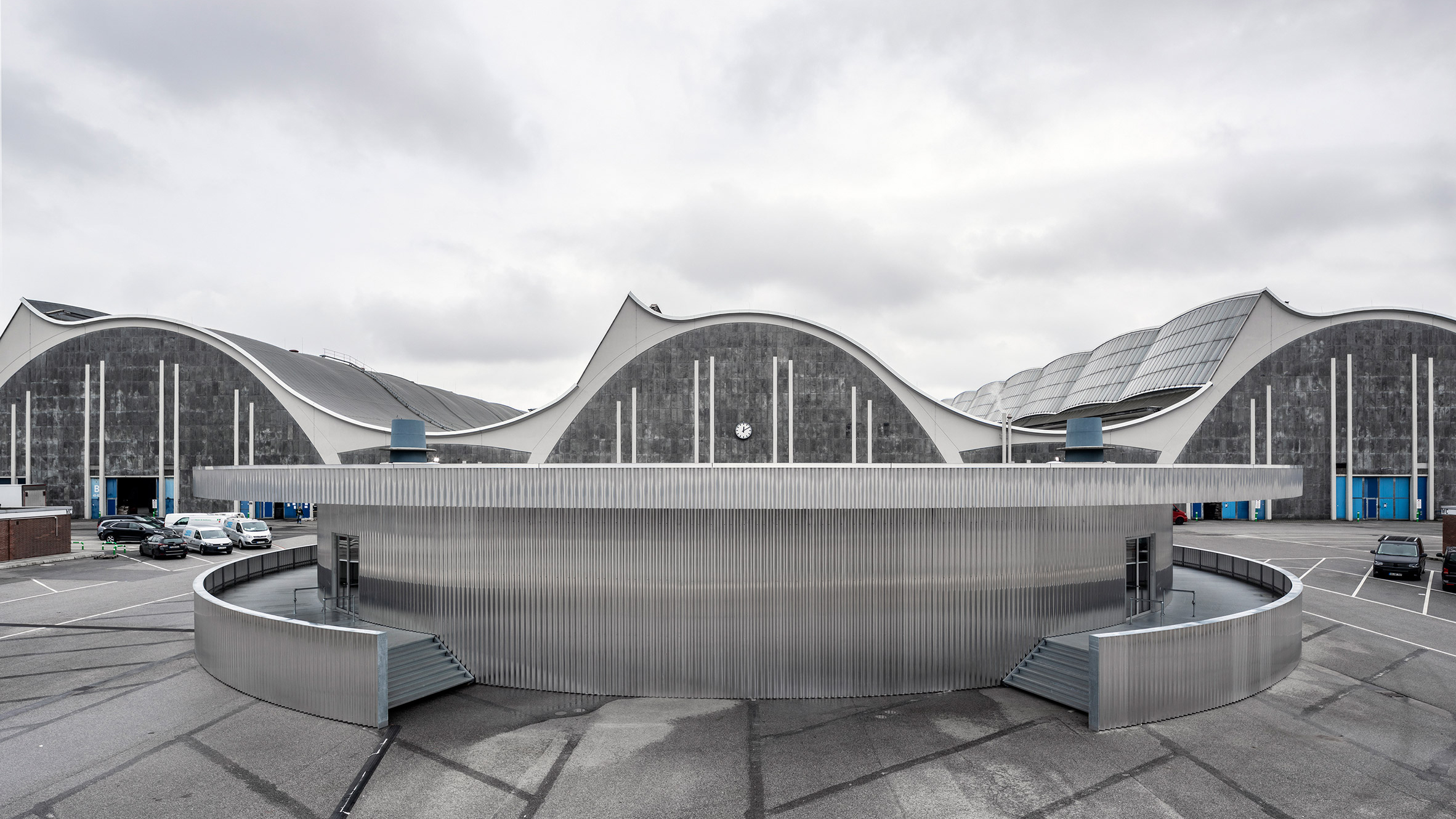 汉堡 60 年代水果市场中的弧形铝制票亭-0