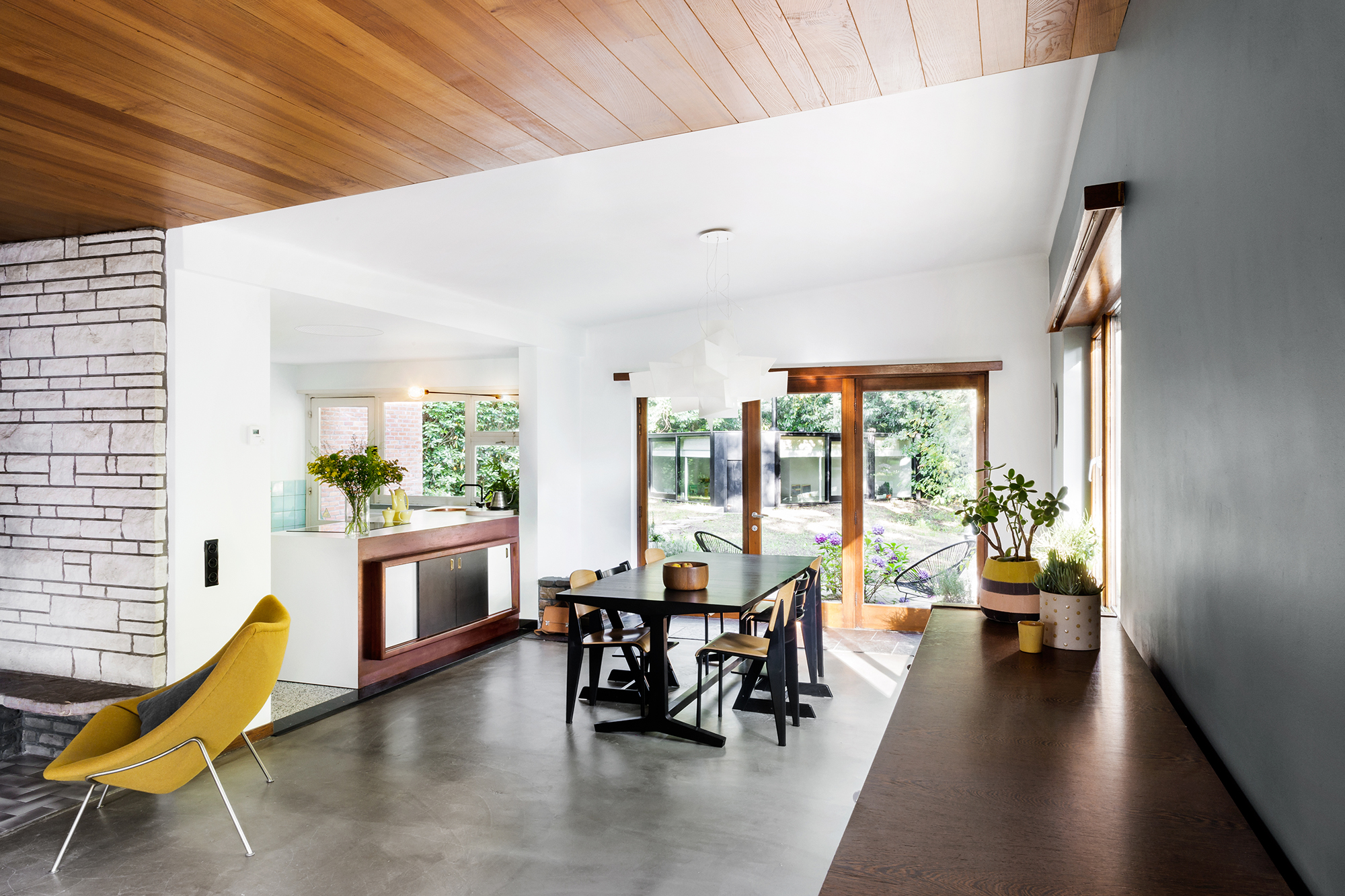 大众汽车屋（注：这里推测VW是大众汽车Volkswagen的缩写，House直译为屋，整体含义可能是大众汽车相关的场所，如展厅、门店等，需结合具体语境进一步准确理解 ） 丨Dirk Engelen等团队成员-12