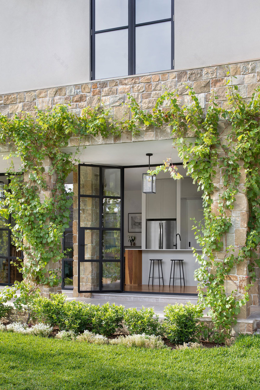 墨尔本新建住宅融入欧洲古堡风情-14