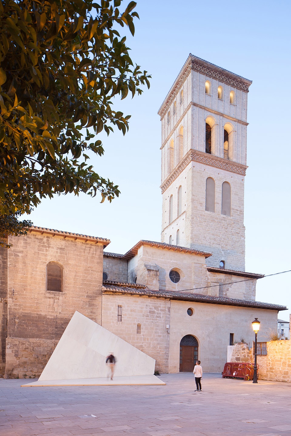 折叠薄板构筑共享空间——La Hoja 装置-19