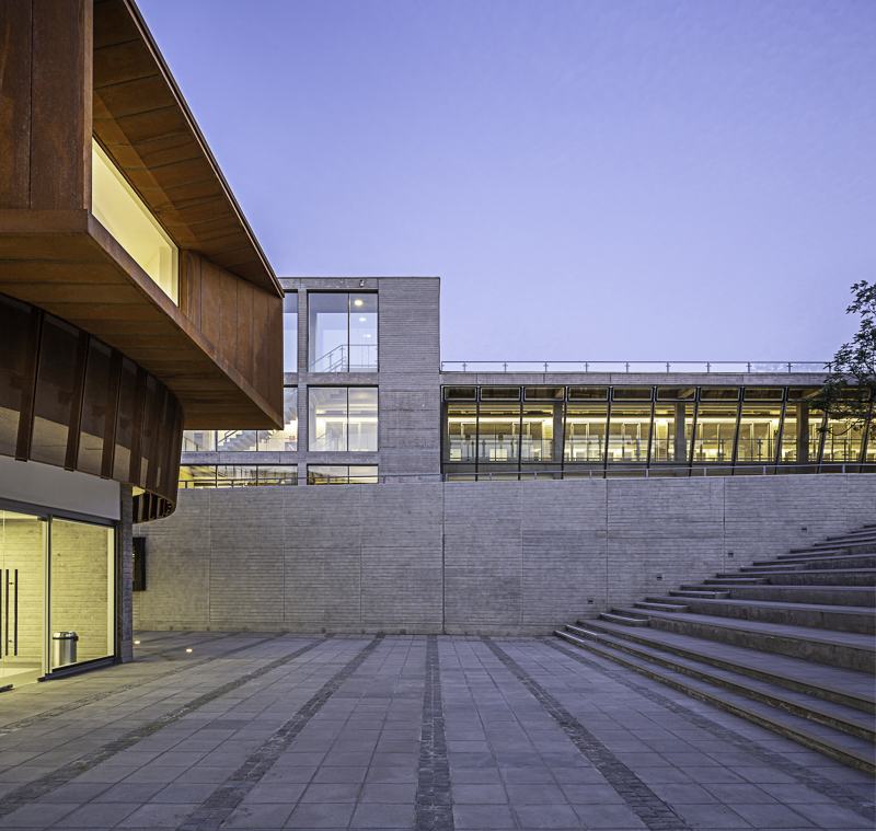 智利圣地亚哥贫困社区新市政厅建筑-36