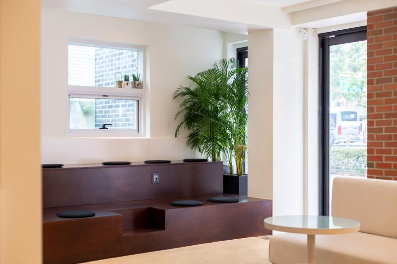 25 坪温暖氛围的白色与木质调咖啡馆设计-17