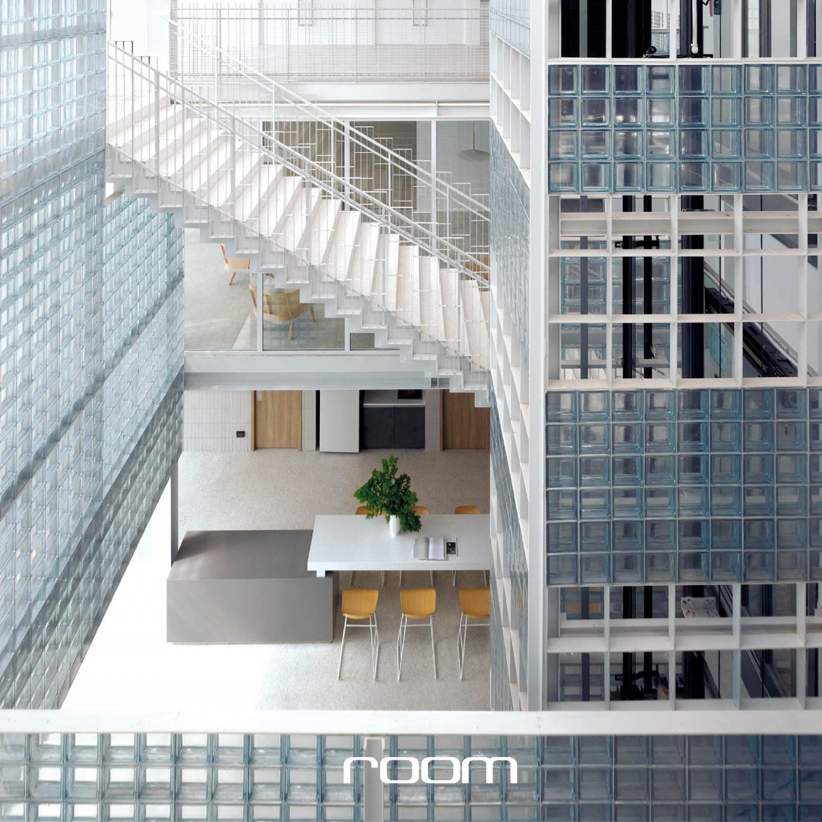 รวม 7 ไอเดียสร้างสรรค์พื้นที่ด้วย "บล็อกแก้ว" ให้เป็นมากกว่าผนัง - room-1