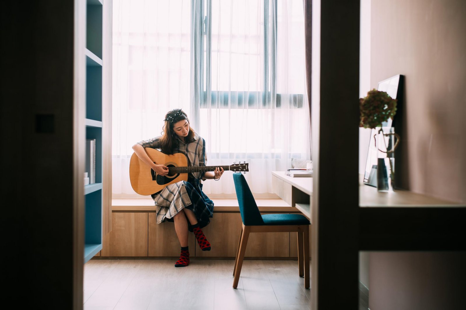 绿意盎然的家 | DIY 植物、纸飞机天花板、中岛厨房-25