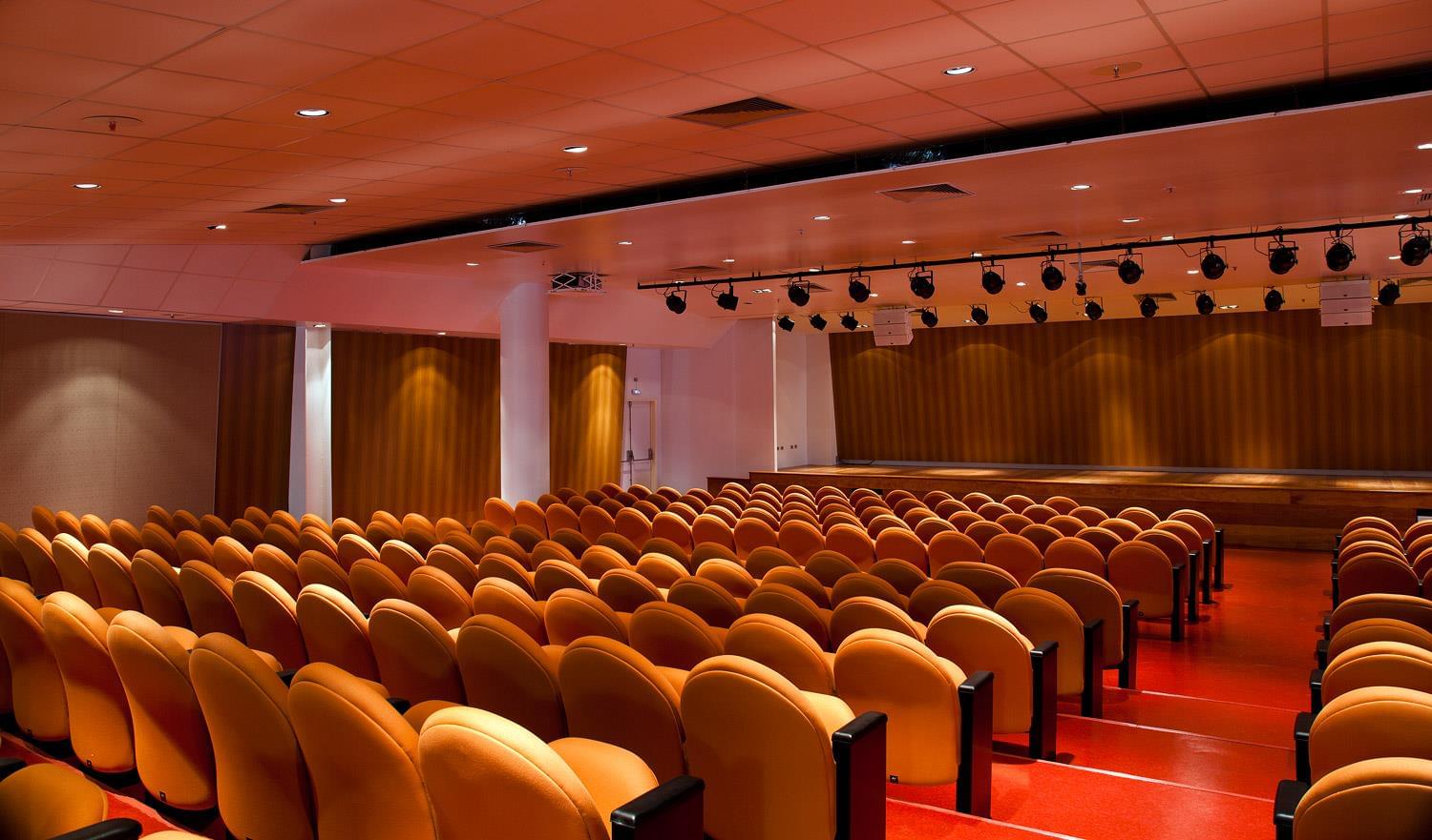 巴西 EscritórioBACCO Arquitetos 的现代化绿色总部设计-8