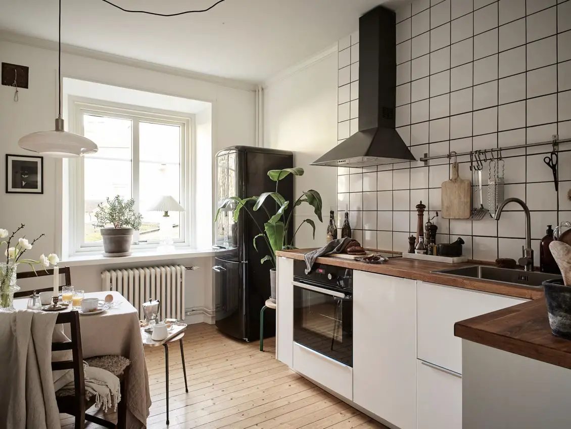 瑞典 35m2 黑白雅致工作室 | 现代而不冷淡的典范-11