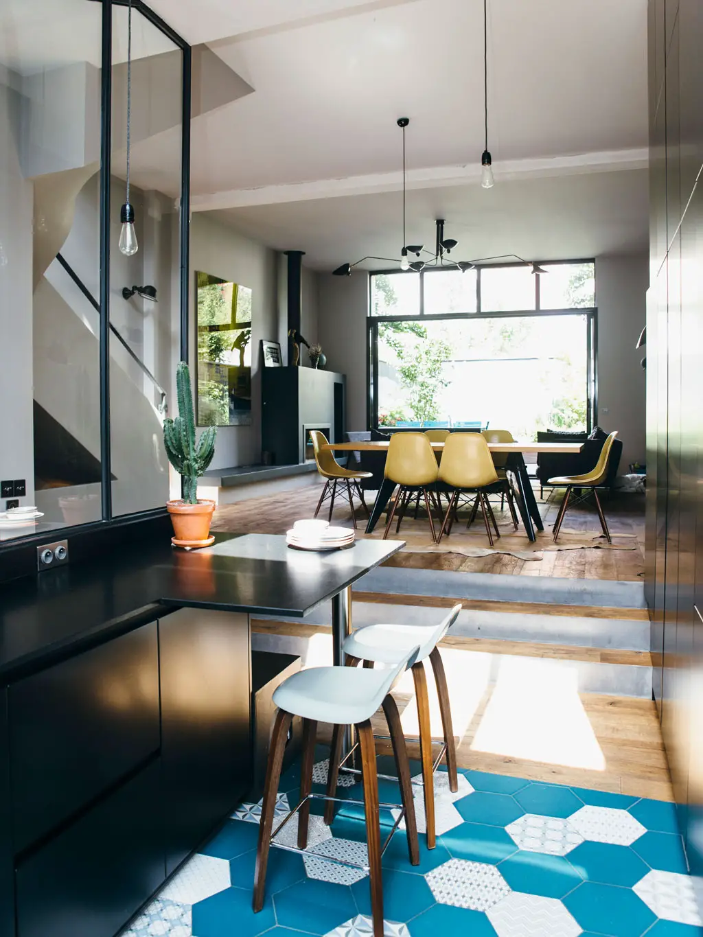 巴黎现代 Loft 风格住宅，开放式庭院打造生活新体验-1