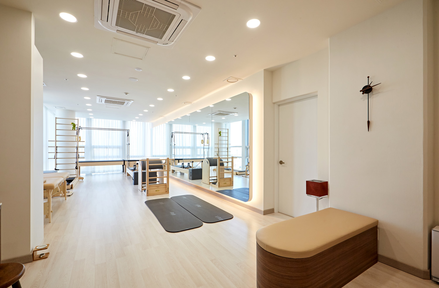 18 度温暖 | 白色与木质的和谐交融-9