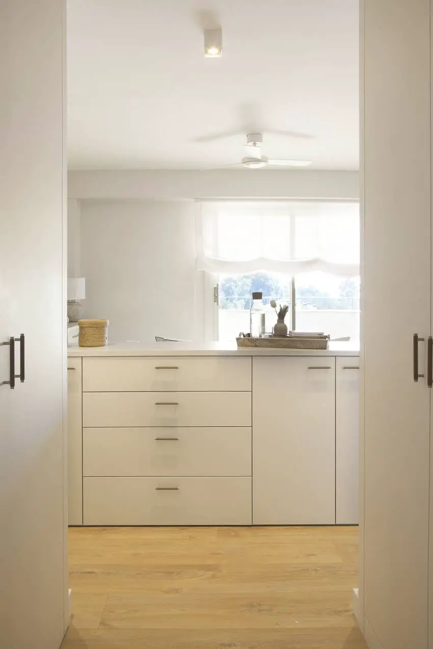 西班牙 140m2 双层公寓，木白色调展现极简魅力-12