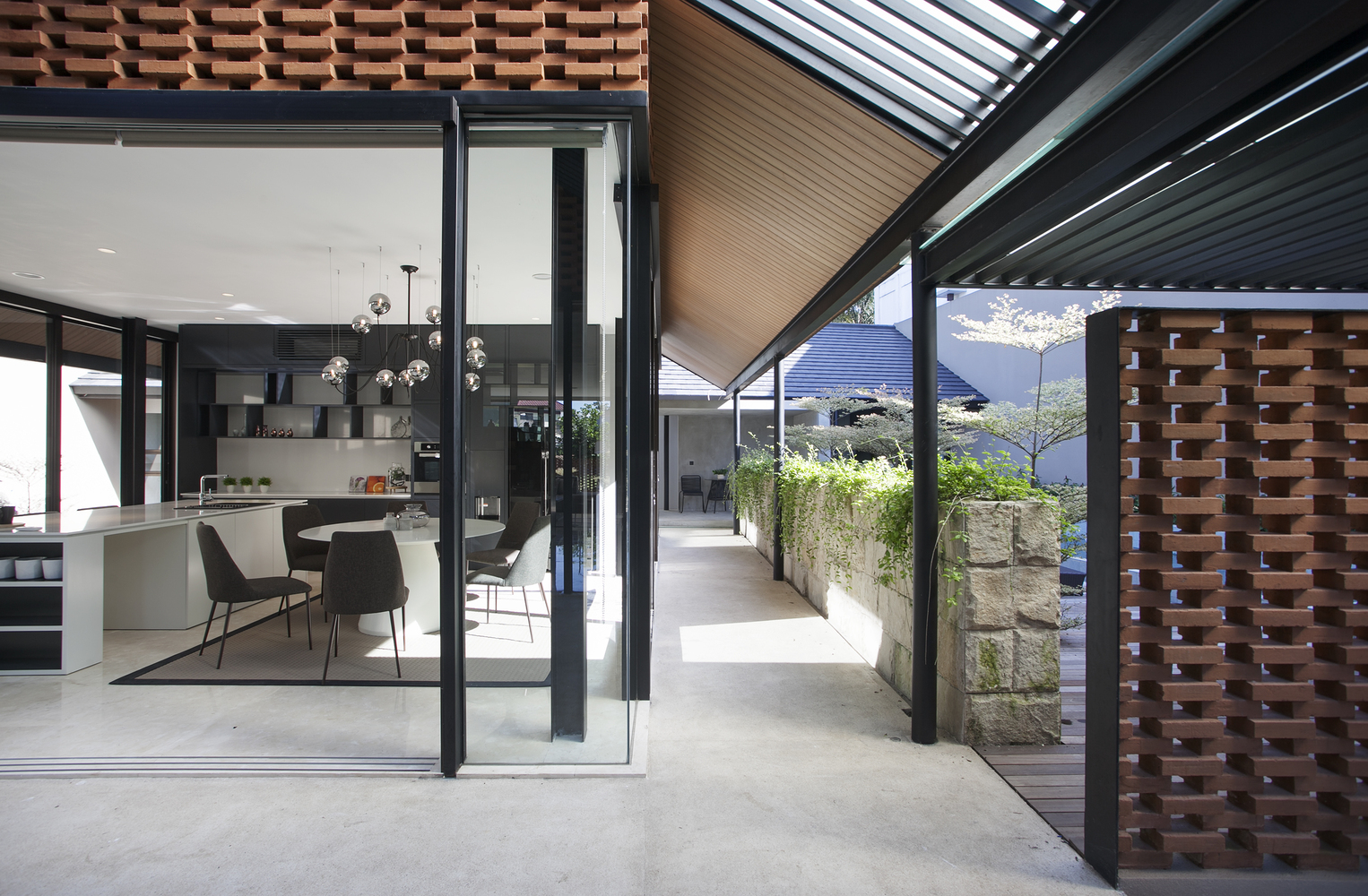 印尼马朗绿色梯田住宅 | 自然通风与光线的巧妙融合-54