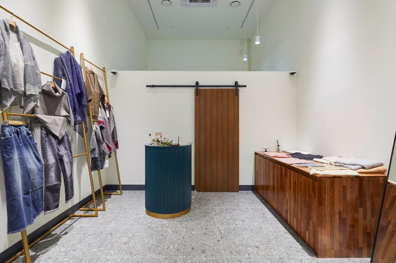 简约时尚的 11 平米服装店设计-3