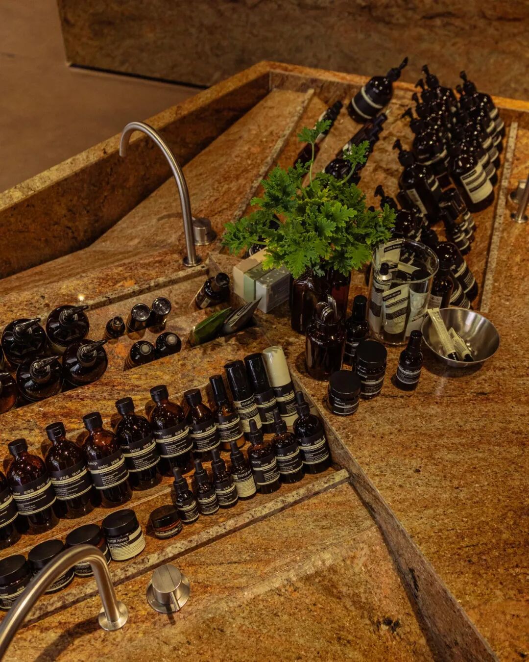 Aesop新加坡高岛屋“石笼”概念店设计-20