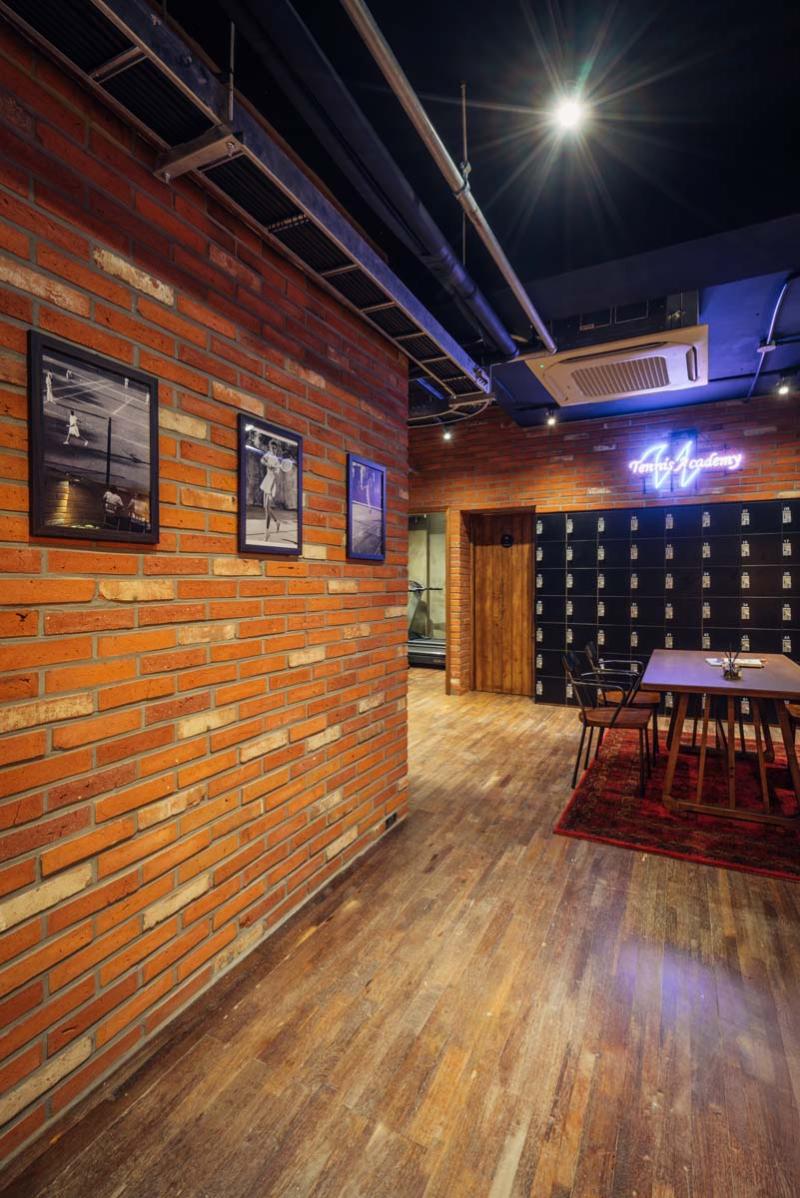 90 平米石墙打造复古风双打网球场地-11