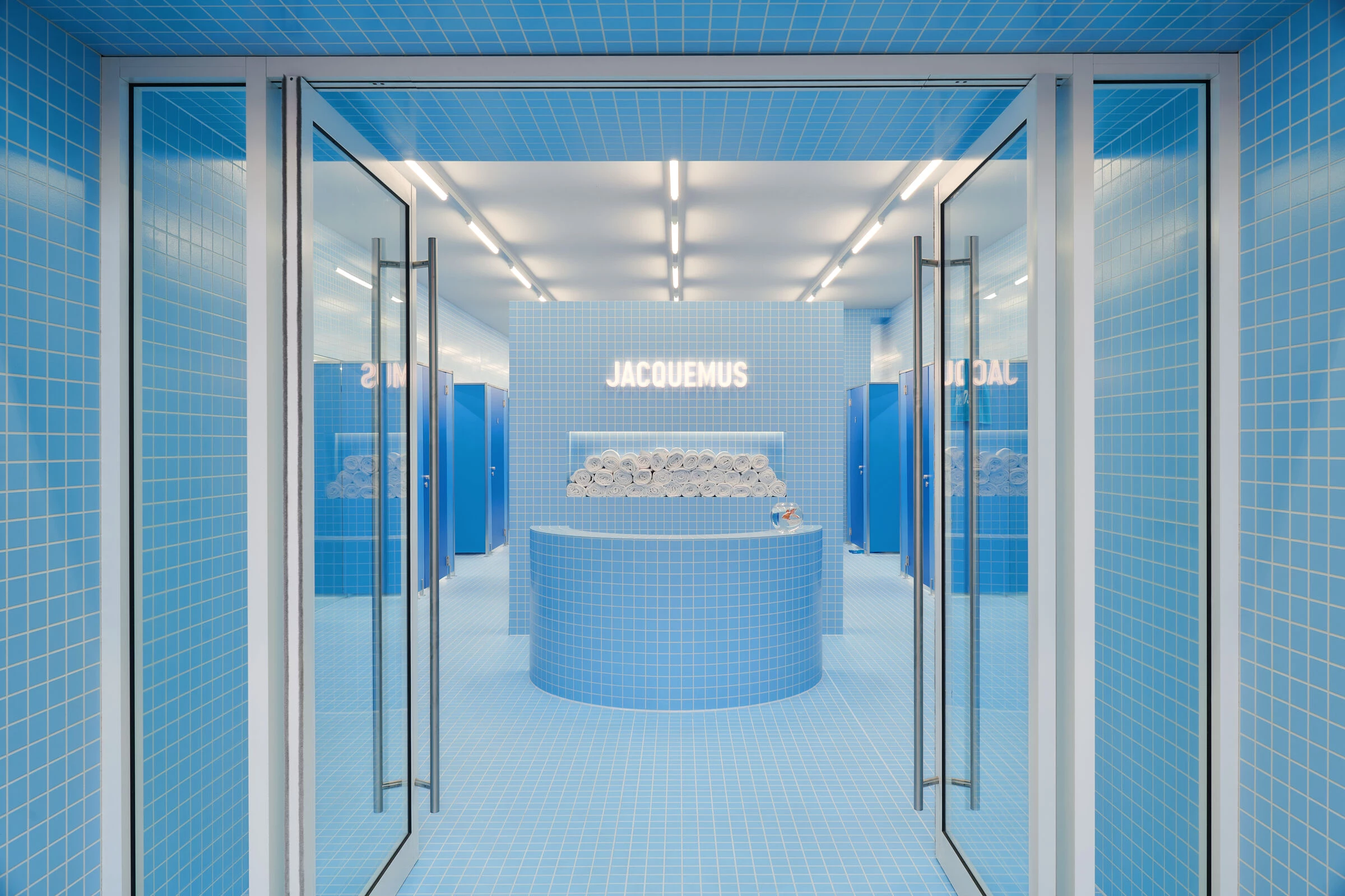 Spatial and interactive scenography for Jacquemus-25