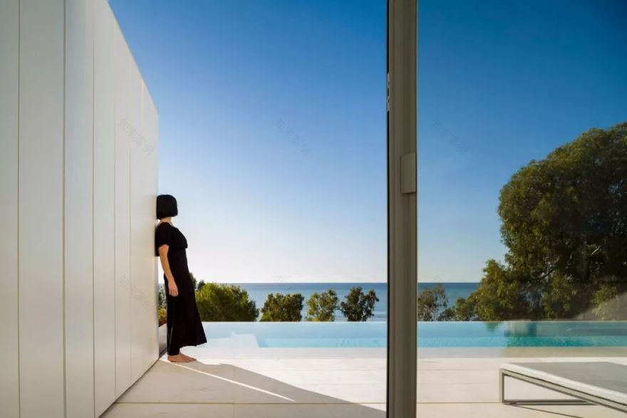 极简主义设计,葡萄牙里斯本的通透空间美学-43