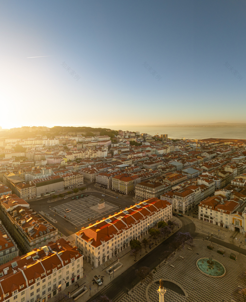 罗西奥广场旁由大西洋公司运营的ZARA店铺丨葡萄牙里斯本丨André Caiado-26