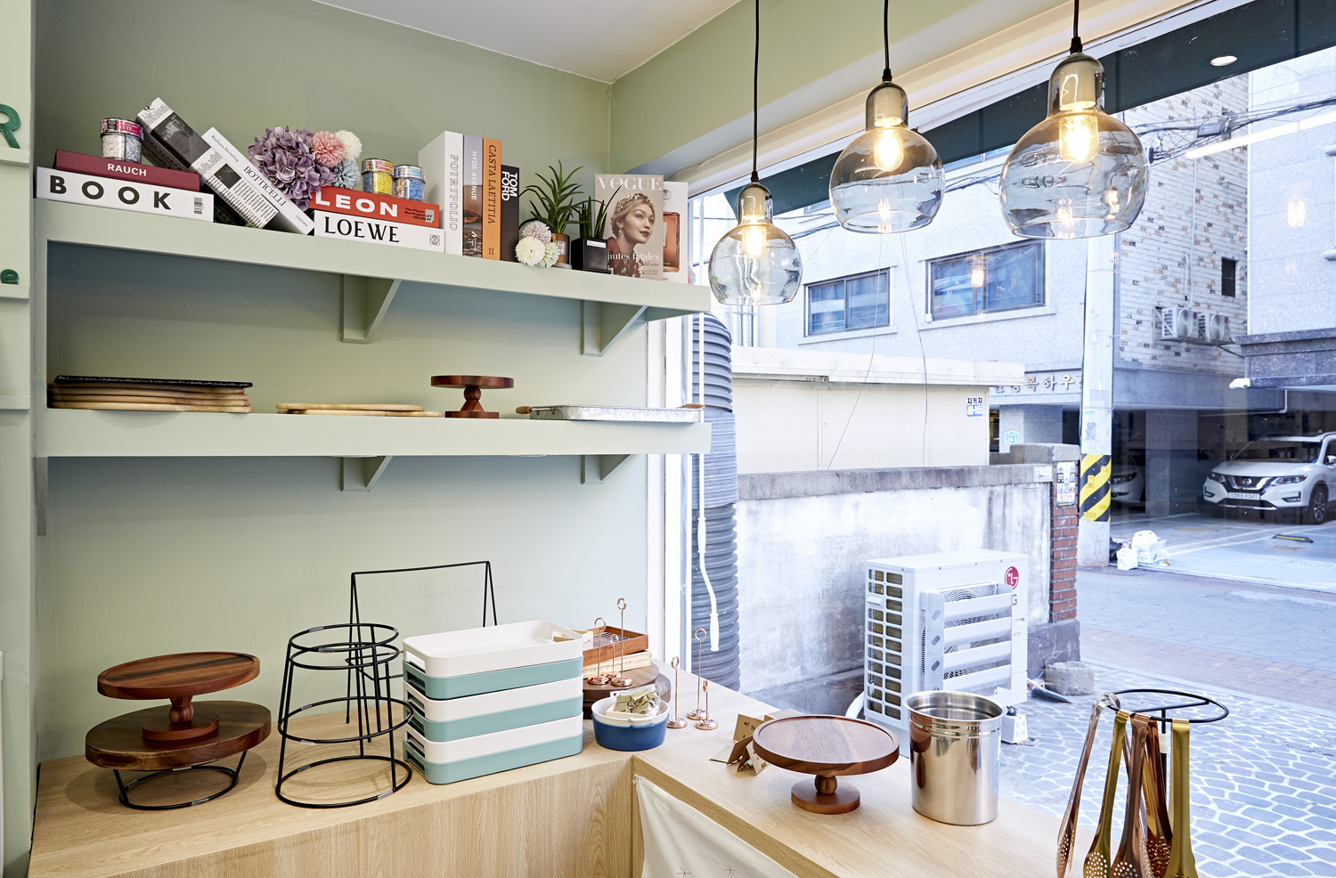 简约 10 坪甜品店设计 明亮照明点亮空间-13