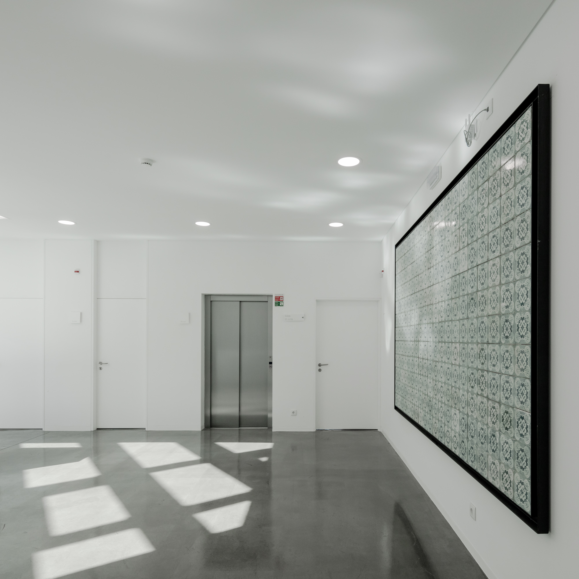 田园牧歌,莫什卡维迪的宗教中心,葡萄牙 / Plano Humano Arquitectos-101