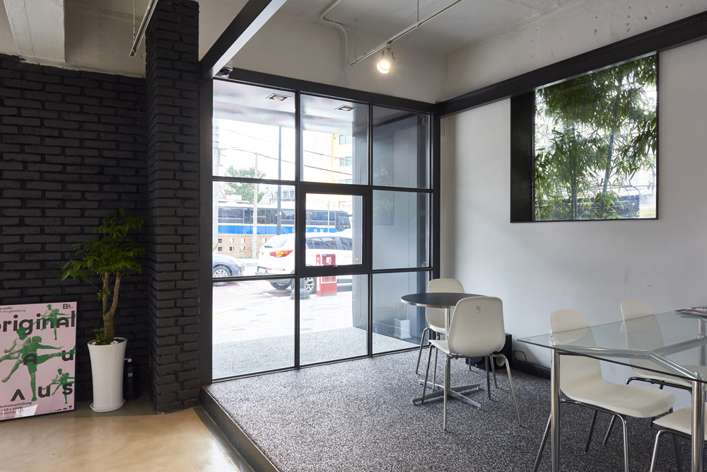 18 坪黑白时尚咖啡厅 | 极简设计的魅力-12