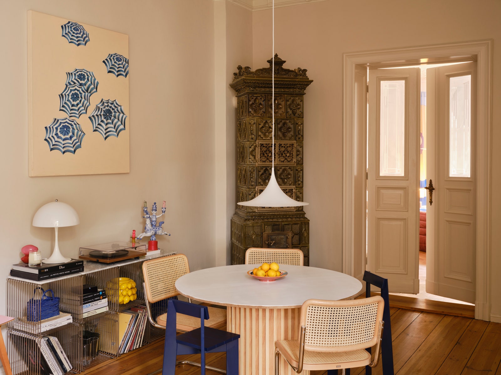 This is Jane Wayne | Sarah Gottschalk 的活力黄厨房设计-11