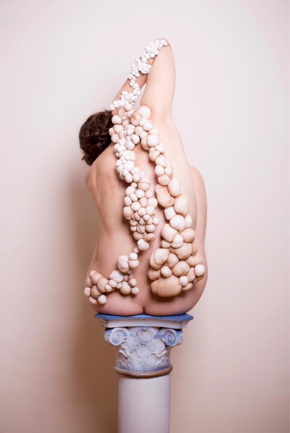 颠覆女性形象 | 三位女艺术家的“活力肉体”展览-15