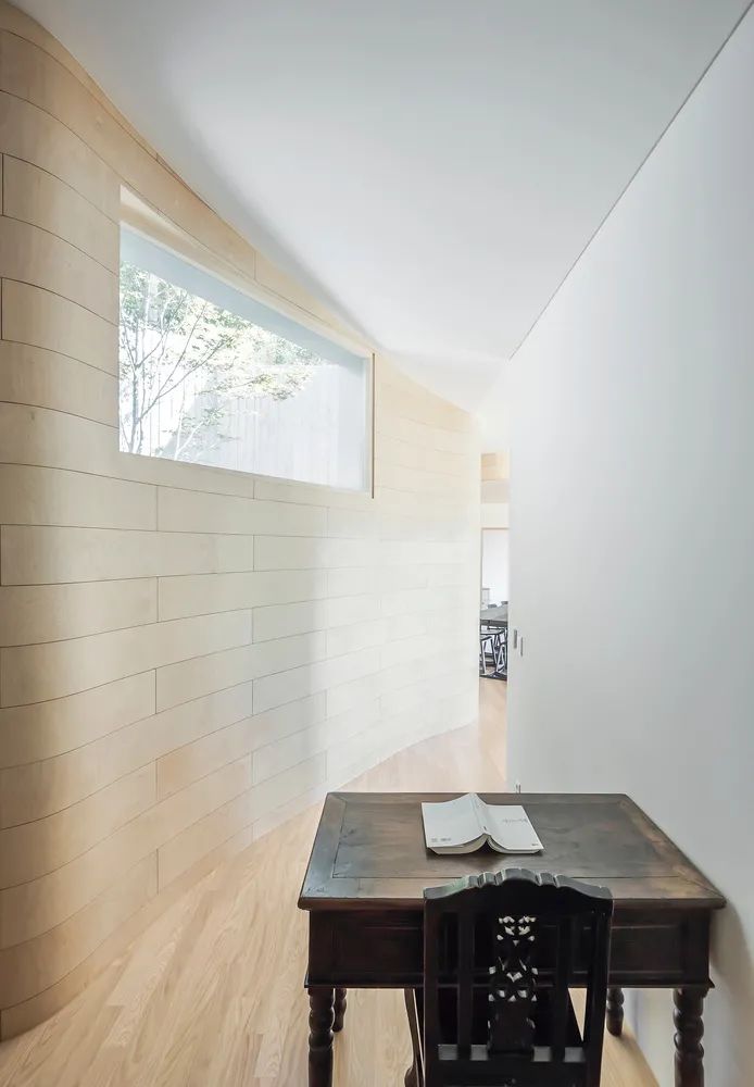 首尔以东的倾斜屋顶乡村住宅-39