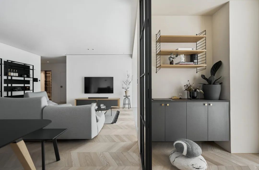 现代黑白灰搭配的北欧风住宅丨工作室-25