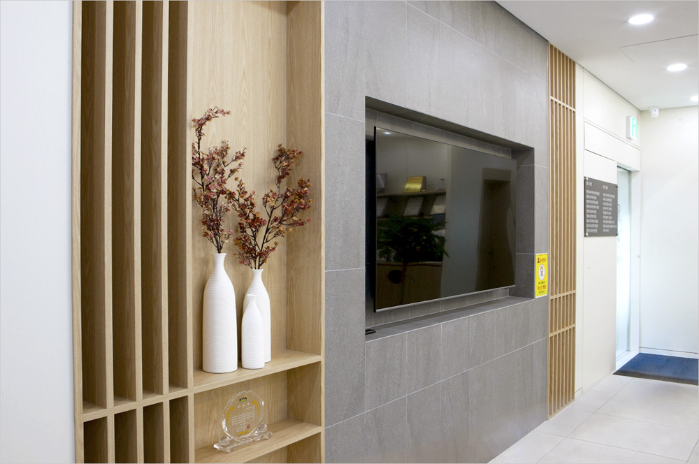 60 平现代高端齿科诊所设计，白色与木纹的摩登之选-6