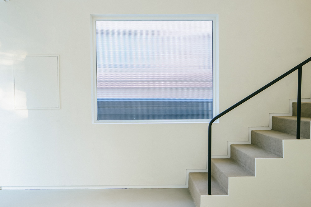 首尔白色与原木高级男装店 尽显简约魅力-12