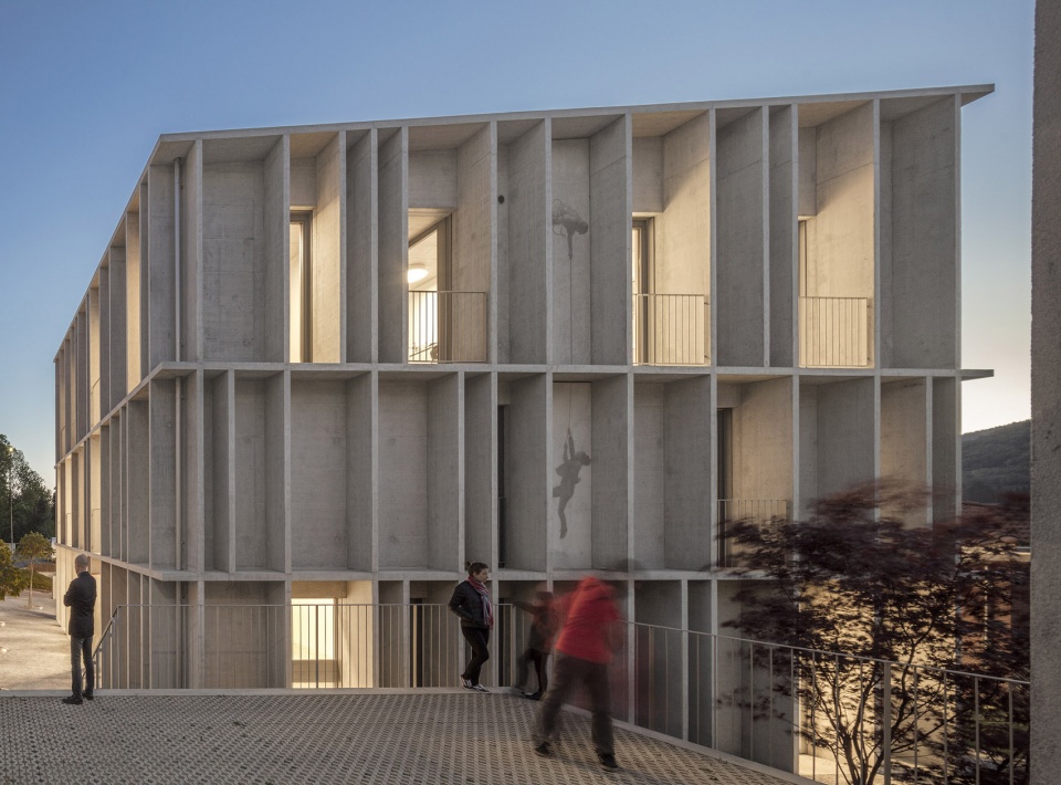 创新模块化设计 | 瑞士 TORRE D’ANGOLO 学习中心-37