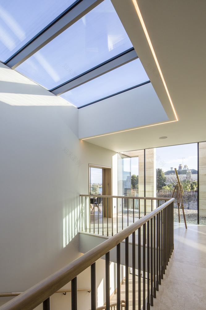 都柏林海滨现代别墅 | 致敬历史的透明重构-25