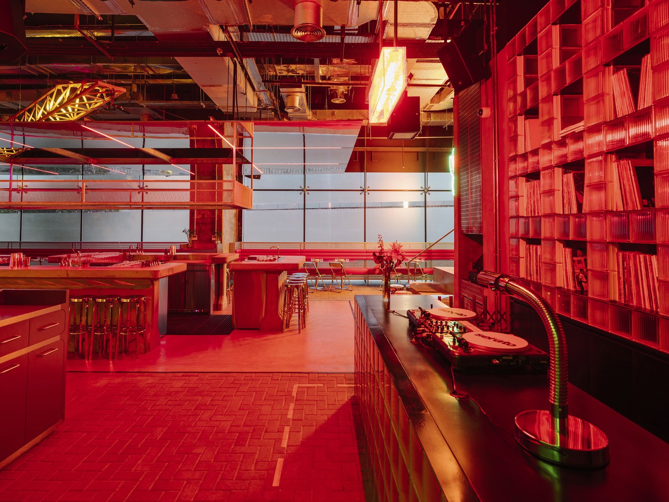 Electric Pawn Shop · 复古未来主义酒吧设计丨Accent Design Group-36